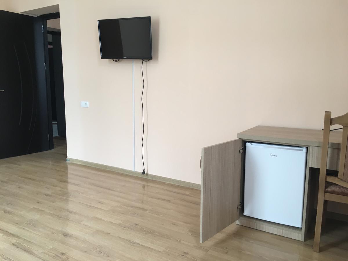 Kmg Hotel Khashuri Ngoại thất bức ảnh