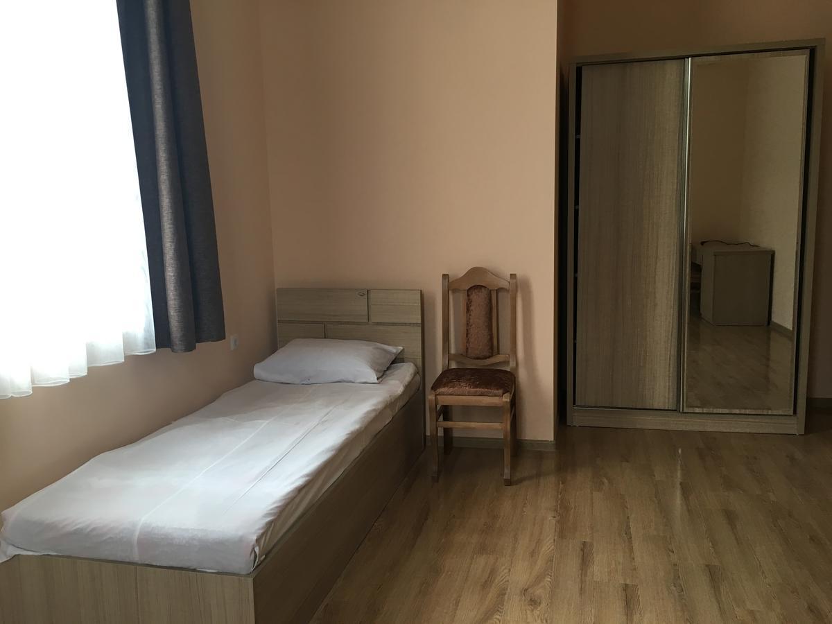 Kmg Hotel Khashuri Ngoại thất bức ảnh