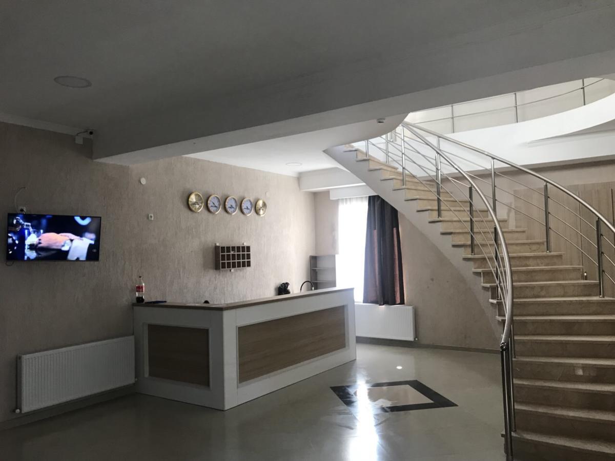 Kmg Hotel Khashuri Ngoại thất bức ảnh